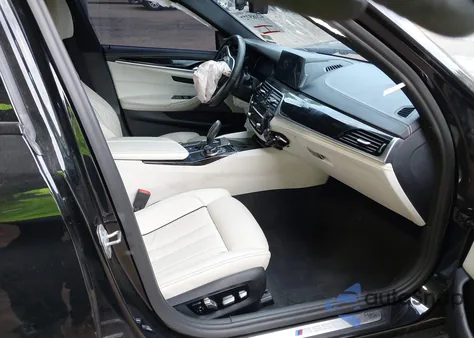 2018 BMW M550I xDrive из США, поврежденный, VIN WBAJB9C51JB035949